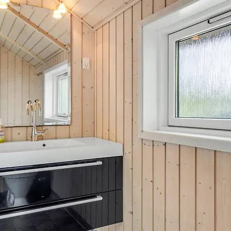 Svenny - 800m From The Sea By Interhome Lakolk