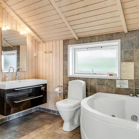 Svenny - 800m From The Sea By Interhome Дом отдыха