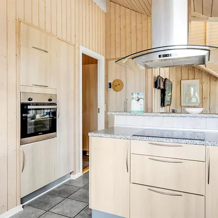 Дом отдыха Svenny - 800m From The Sea By Interhome