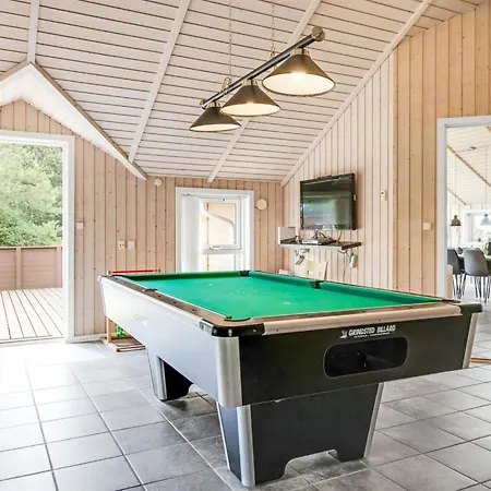 Svenny - 800m From The Sea By Interhome