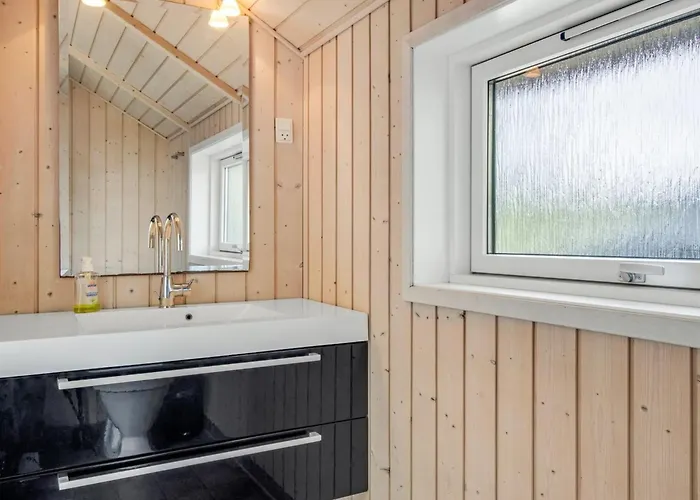 Svenny - 800m From The Sea By Interhome Lakolk