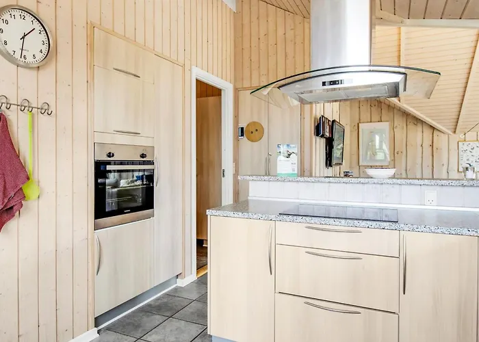 Ferienhaus Svenny - 800m From The Sea By Interhome