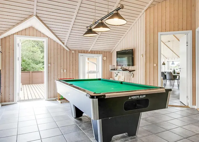 Svenny - 800m From The Sea By Interhome